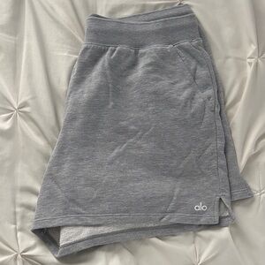 Alo Low Key Sweat Short - Athetic Heather Grey